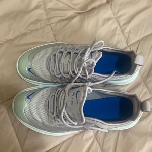 Nike sneakers size 4 in girls but can fit a size 5